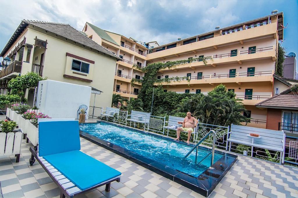 Sutus Court 3 Hotel Pattaya Exterior photo