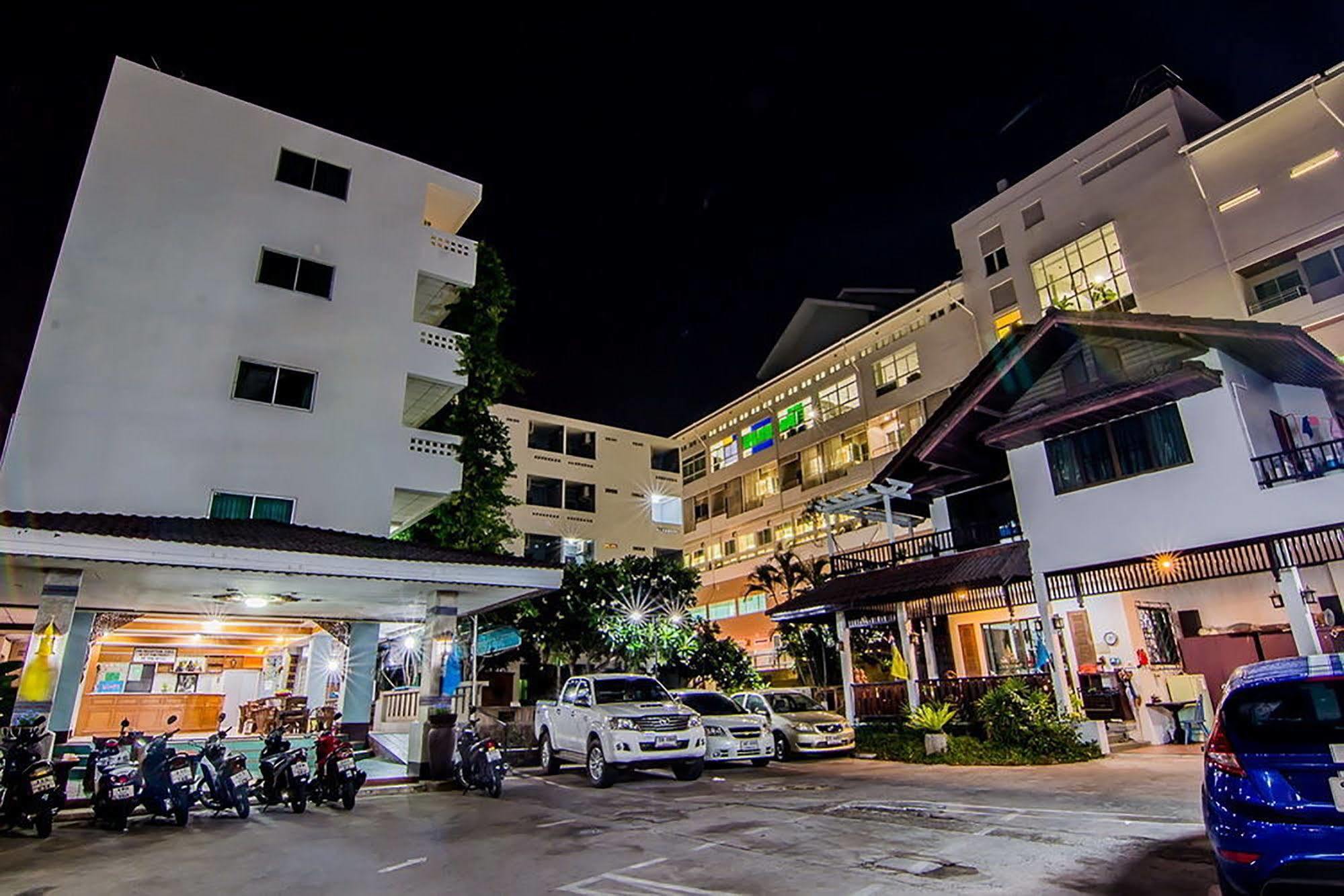 Sutus Court 3 Hotel Pattaya Exterior photo