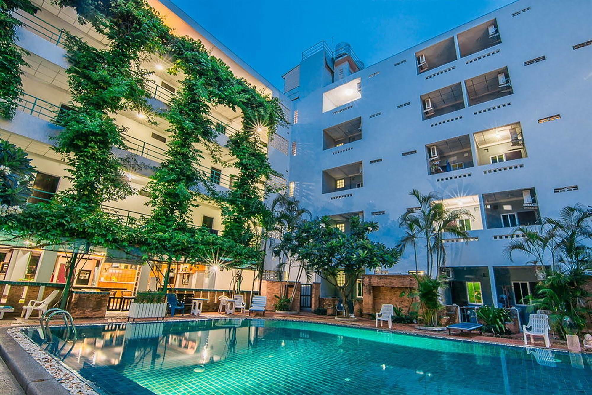 Sutus Court 3 Hotel Pattaya Exterior photo